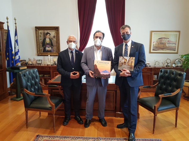 Presbis Kanada ston Dimarxo Verias Custom