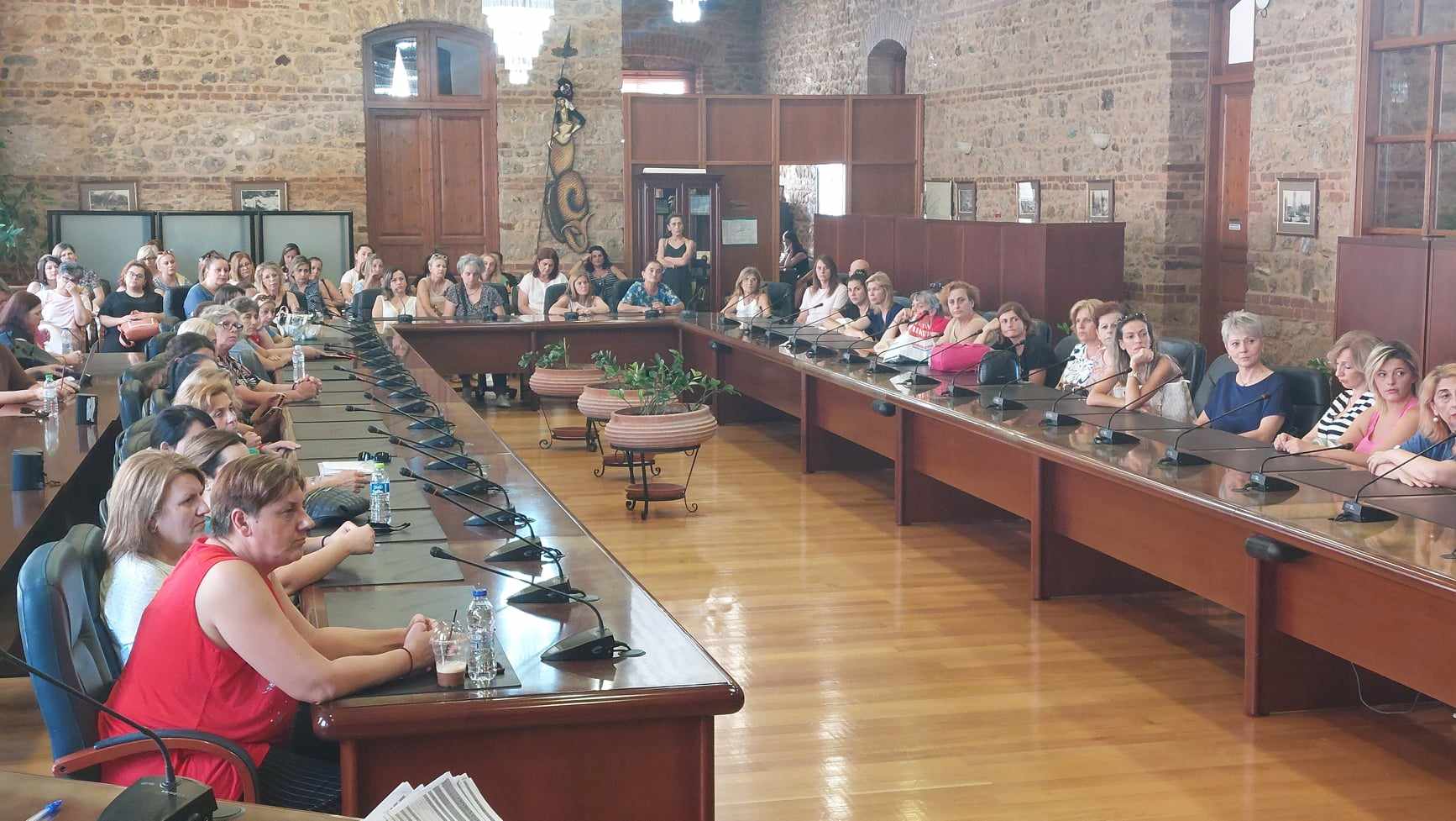 Υπογραφή συμβάσεων σχολικές καθαρίστριες 1