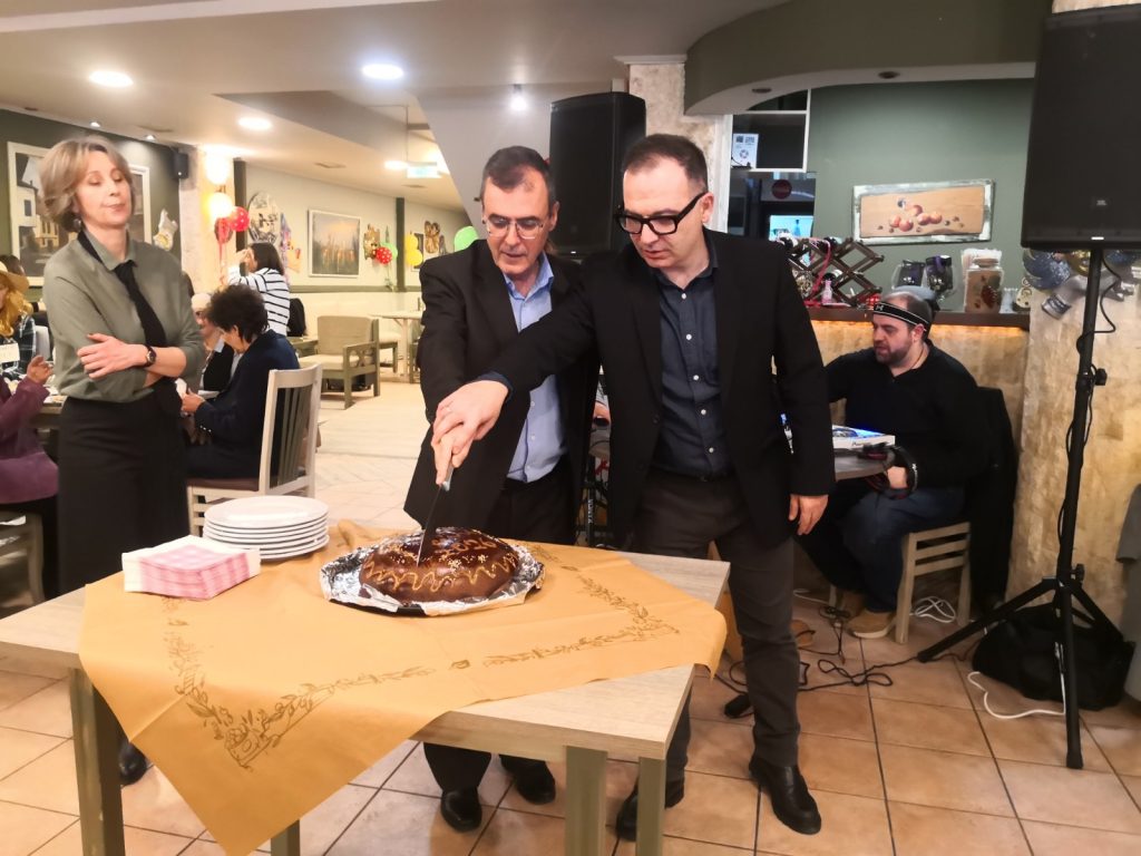 Με ιδιαίτερη επιτυχία πραγματοποιήθηκε την Παρασκευή 20 Φεβρουαρίου  η εκδήλωση κοπής της πρωτοχρονιάτικης βασιλόπιτας  των εργαζομένων της Διεύθυνσης Προσχολικής Αγωγής και Αθλητισμού του Δήμου