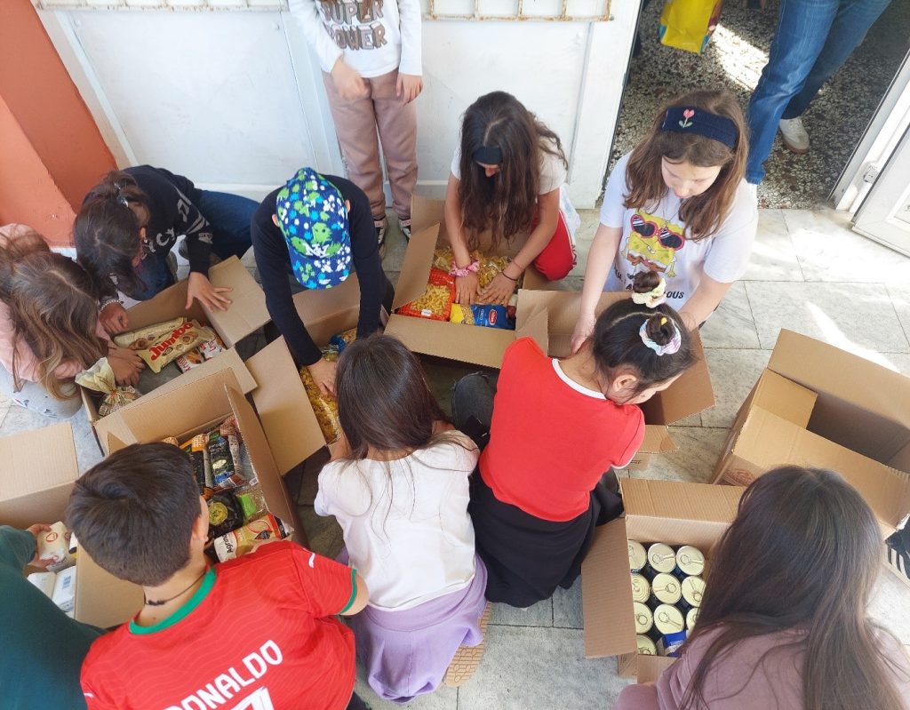 «Μικροί Εθελοντές, Μεγάλη Προσφορά: Το Κοινωνικό Παντοπωλείο στο 2ο Δημοτικό Σχολείο Μακροχωρίου»